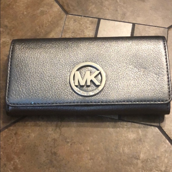 Michael Kors Handbags - Michael Kors wallet Michael Kors Handbags - Michael Kors wallet